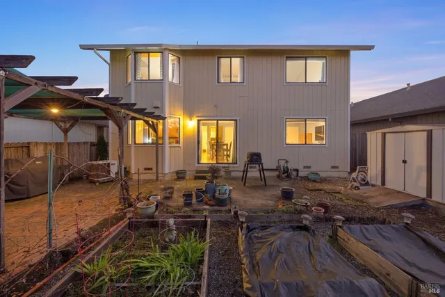 $725,000 | 933 Bond Place, Windsor, CA 95492