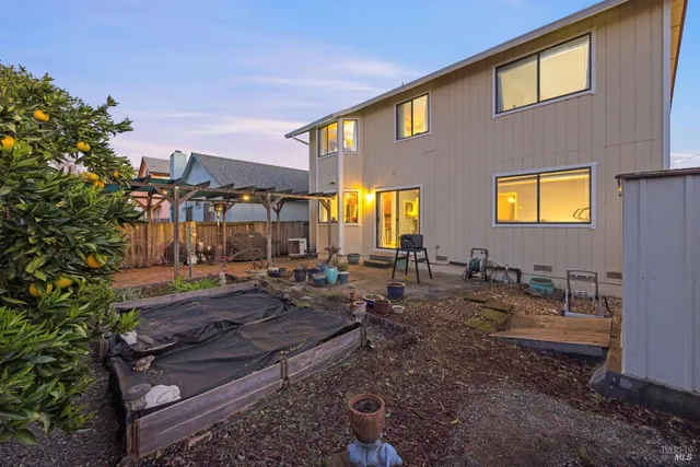 $725,000 | 933 Bond Place, Windsor, CA 95492