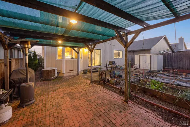 $725,000 | 933 Bond Place, Windsor, CA 95492