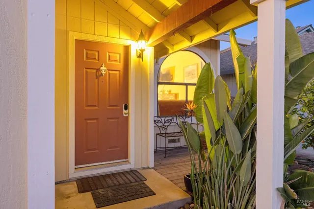 $725,000 | 933 Bond Place, Windsor, CA 95492