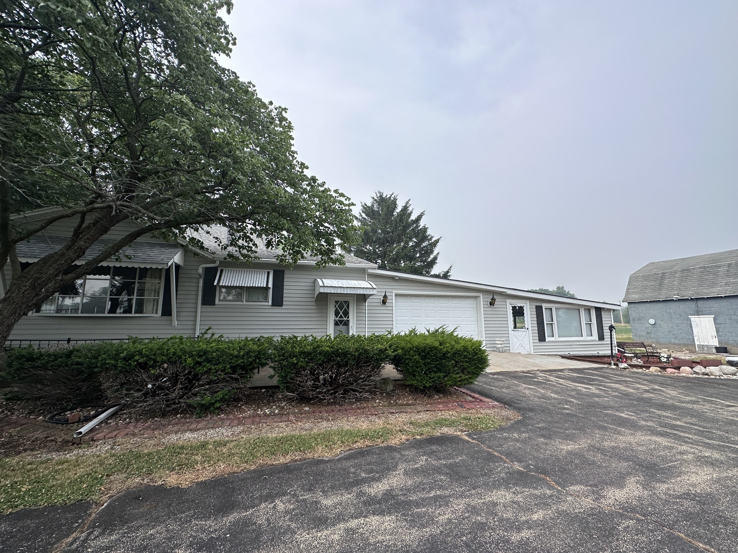 12454 Cracker Road Farmer City, IL 61842 - Photo 21 of 23 a front view of a house with garden