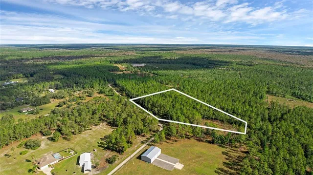 a view of a tennis court