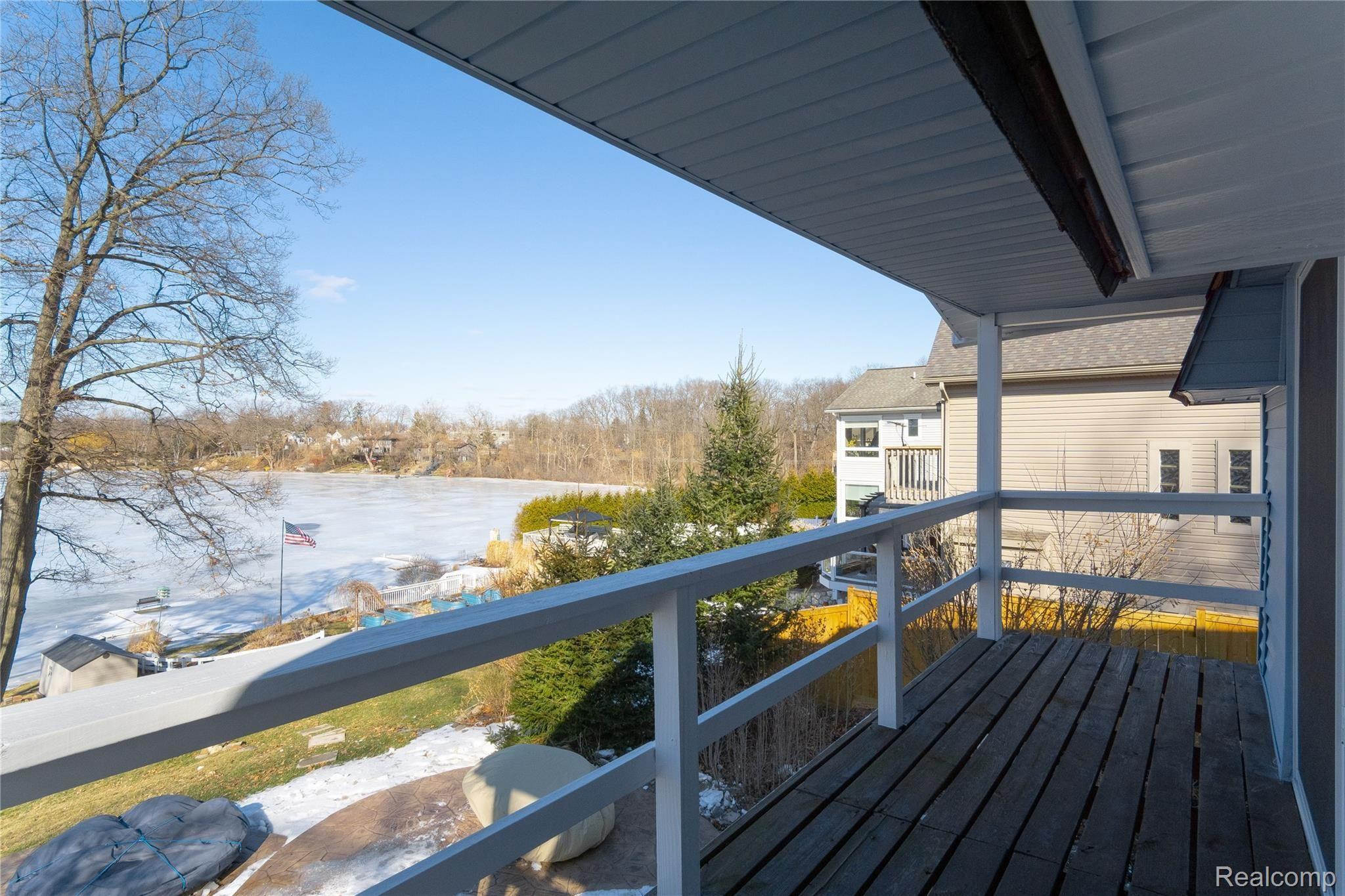3080 Lexington Road Waterford, MI 48328 - Photo 50 of 68 Exteriors (19 of 39).jpg
