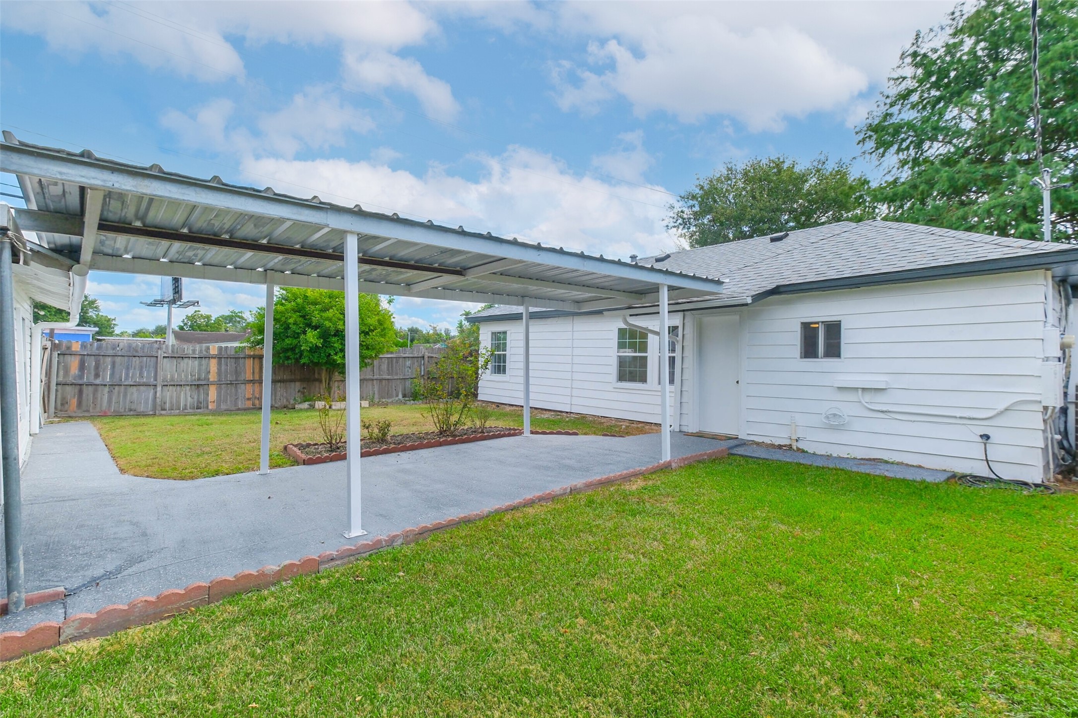 7543 Greenstone Street Houston, TX 77087 - Photo 15 of 24 a view of a backyard with a swimming pool