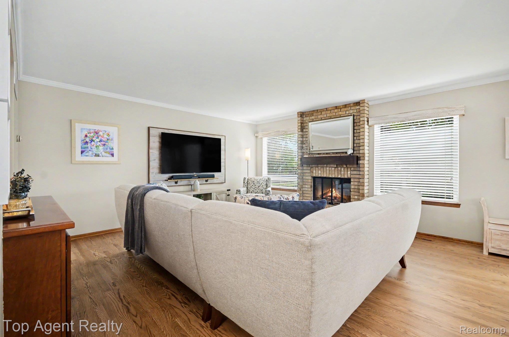 3759 Donley Avenue Rochester, MI 48309 - Photo 5 of 29 Living room