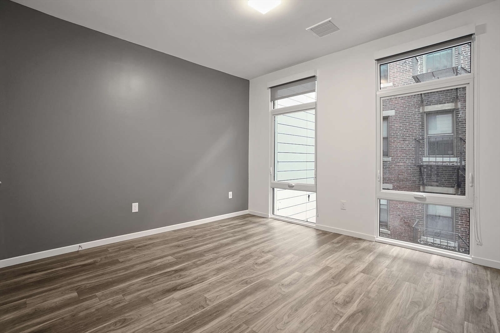 839 Beacon Street, Unit 311 Boston, MA 02215 - Photo 6 of 8