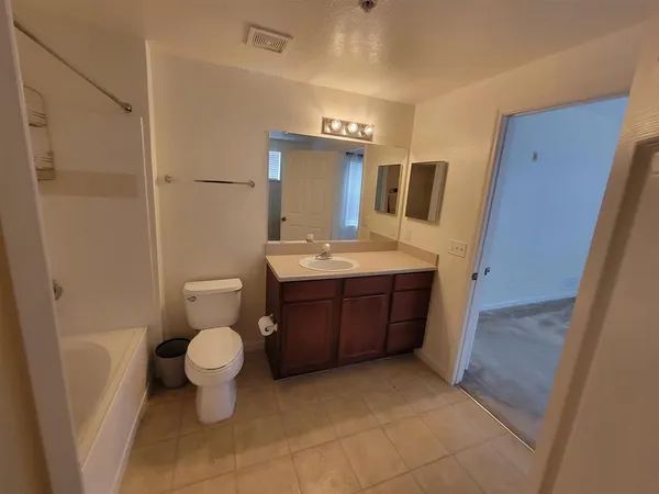$1,750 | 2801 Chancellorsville Drive, Unit 231, Tallahassee, FL 32312