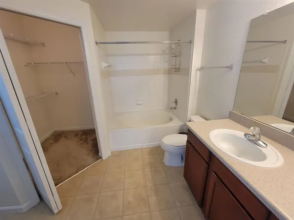 $1,750 | 2801 Chancellorsville Drive, Unit 231, Tallahassee, FL 32312