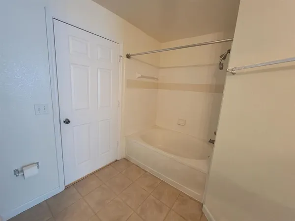$1,850 | 2801 Chancellorsville Drive, Unit 231, Tallahassee, FL 32312