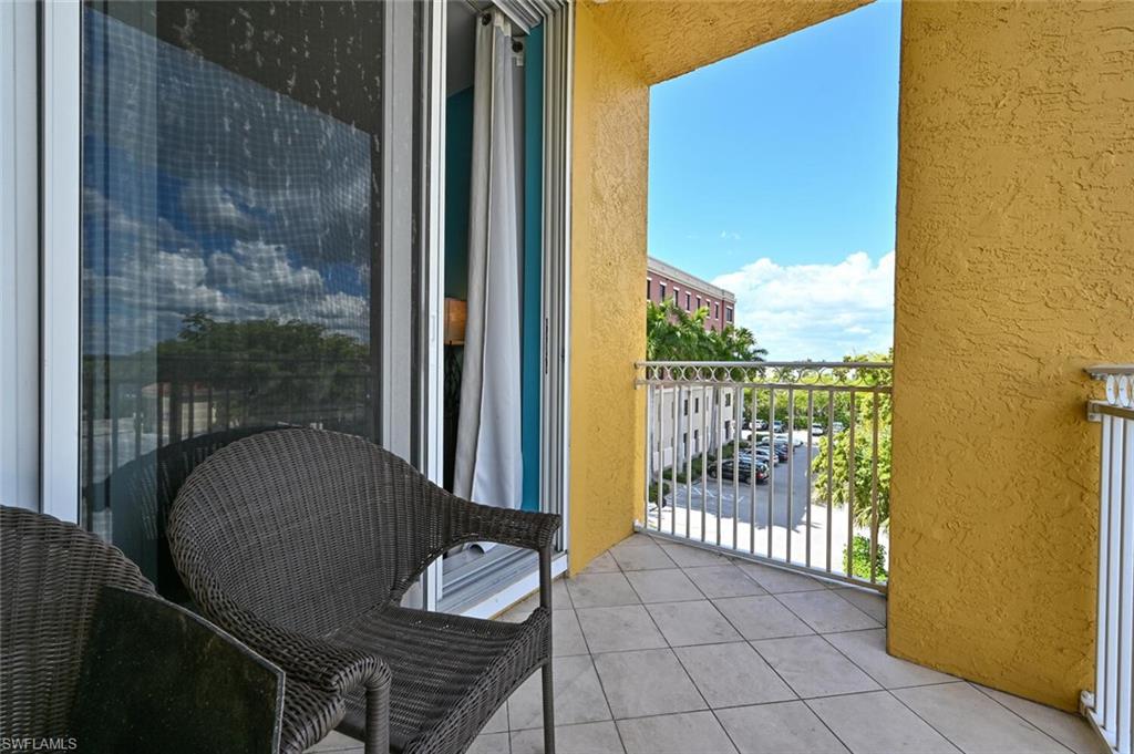 401 Bayfront Place, Unit 3301 Naples, FL 34102 - Photo 22 of 24 a balcony with chairs