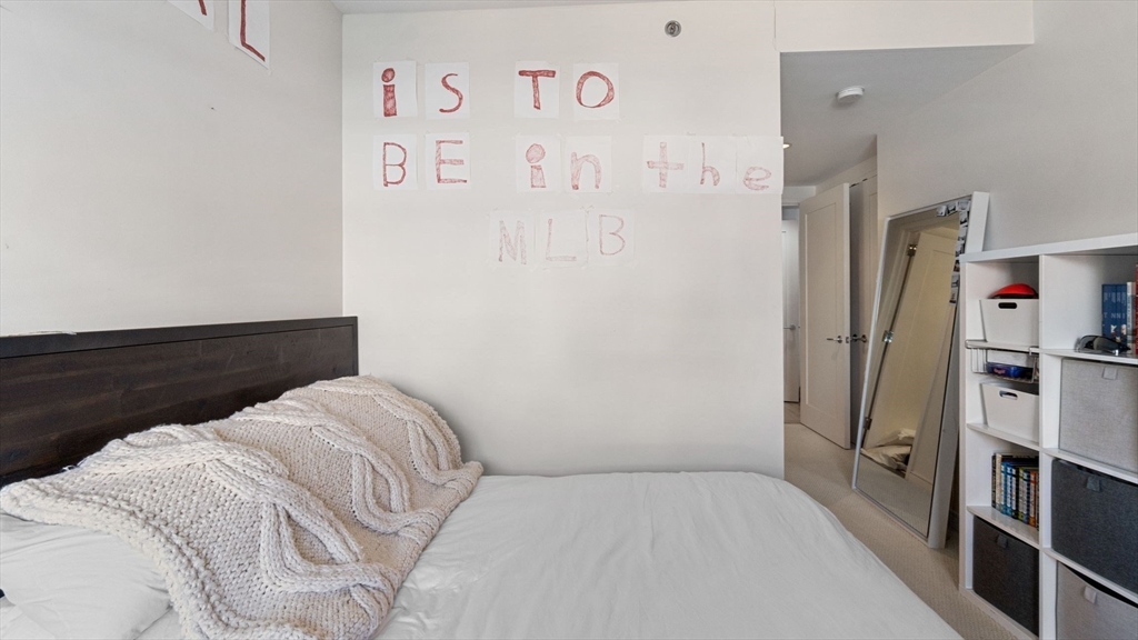 580 Washington Street, Unit 1105 Boston, MA 02111 - Photo 13 of 28 a bedroom with a bed and a window