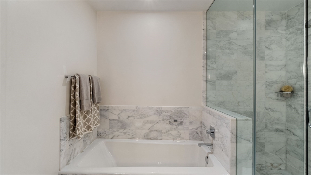 580 Washington Street, Unit 1105 Boston, MA 02111 - Photo 15 of 28 a bathroom with a bathtub