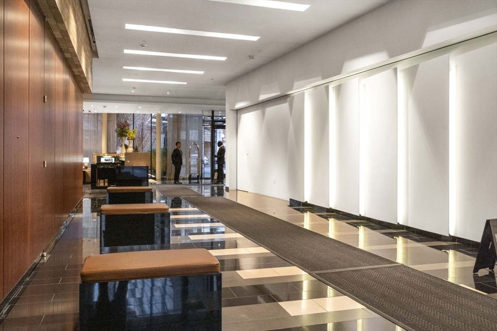 580 Washington Street, Unit 1105 Boston, MA 02111 - Photo 24 of 28 a view of a room with gym equipment