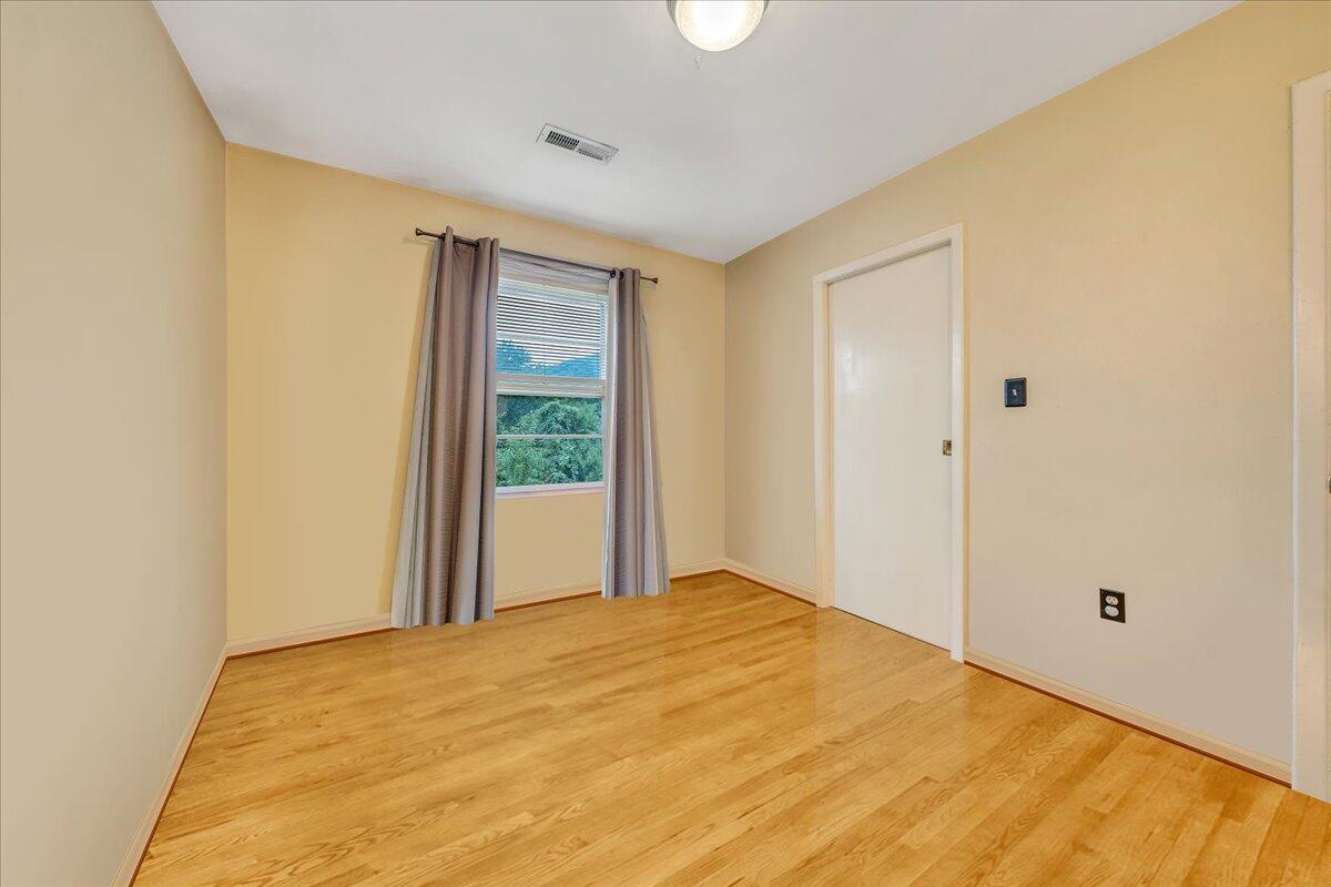 5116 Grandin Rd Extension Roanoke, VA 24018 - Photo 13 of 25 22-MIB00864