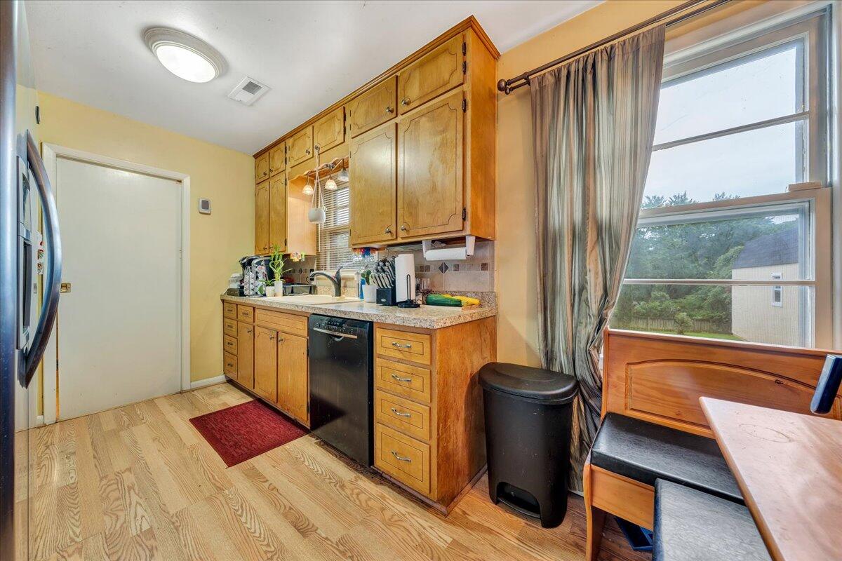 5116 Grandin Rd Extension Roanoke, VA 24018 - Photo 9 of 25 09-MIB00873