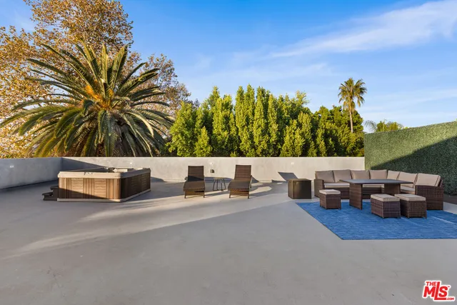 a view of walk in closet