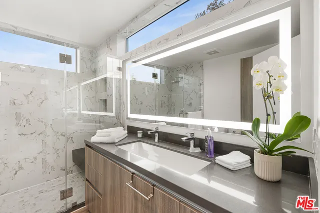 $7,900 | 4806 Sylmar Avenue, Unit PH2, Sherman Oaks, CA 91423