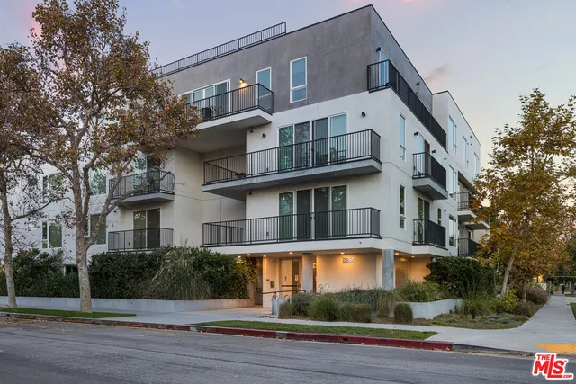 a front view of residential houses with yard