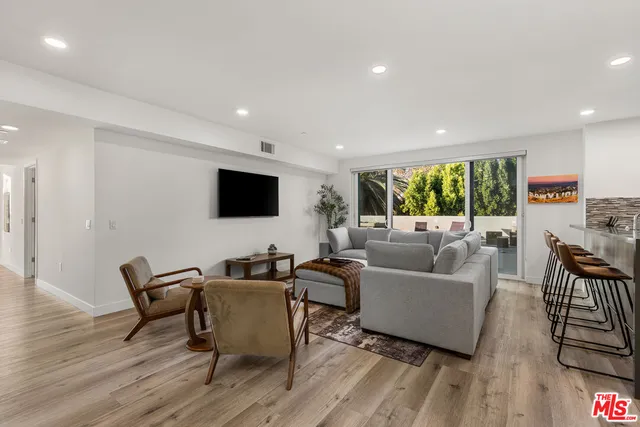 $7,900 | 4806 Sylmar Avenue, Unit PH2, Sherman Oaks, CA 91423