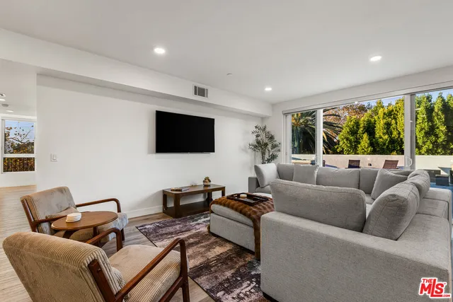 $7,900 | 4806 Sylmar Avenue, Unit PH2, Sherman Oaks, CA 91423