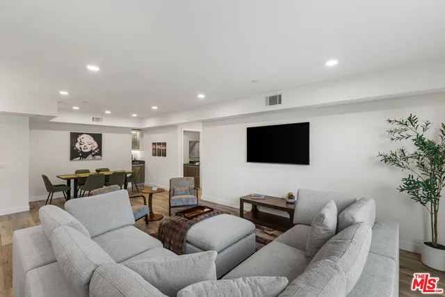 $7,900 | 4806 Sylmar Avenue, Unit PH2, Sherman Oaks, CA 91423