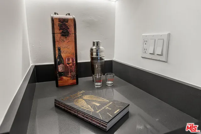 $7,900 | 4806 Sylmar Avenue, Unit PH2, Sherman Oaks, CA 91423