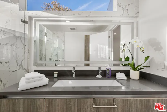 $7,900 | 4806 Sylmar Avenue, Unit PH2, Sherman Oaks, CA 91423