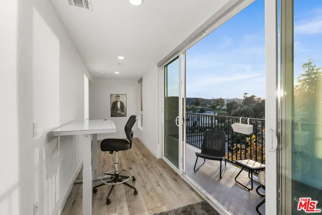 $7,900 | 4806 Sylmar Avenue, Unit PH2, Sherman Oaks, CA 91423