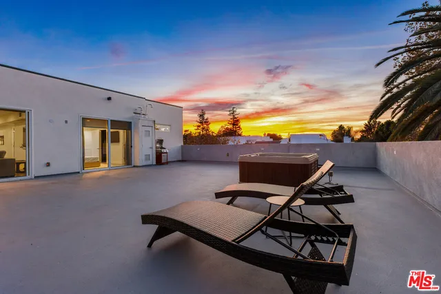 $7,900 | 4806 Sylmar Avenue, Unit PH2, Sherman Oaks, CA 91423