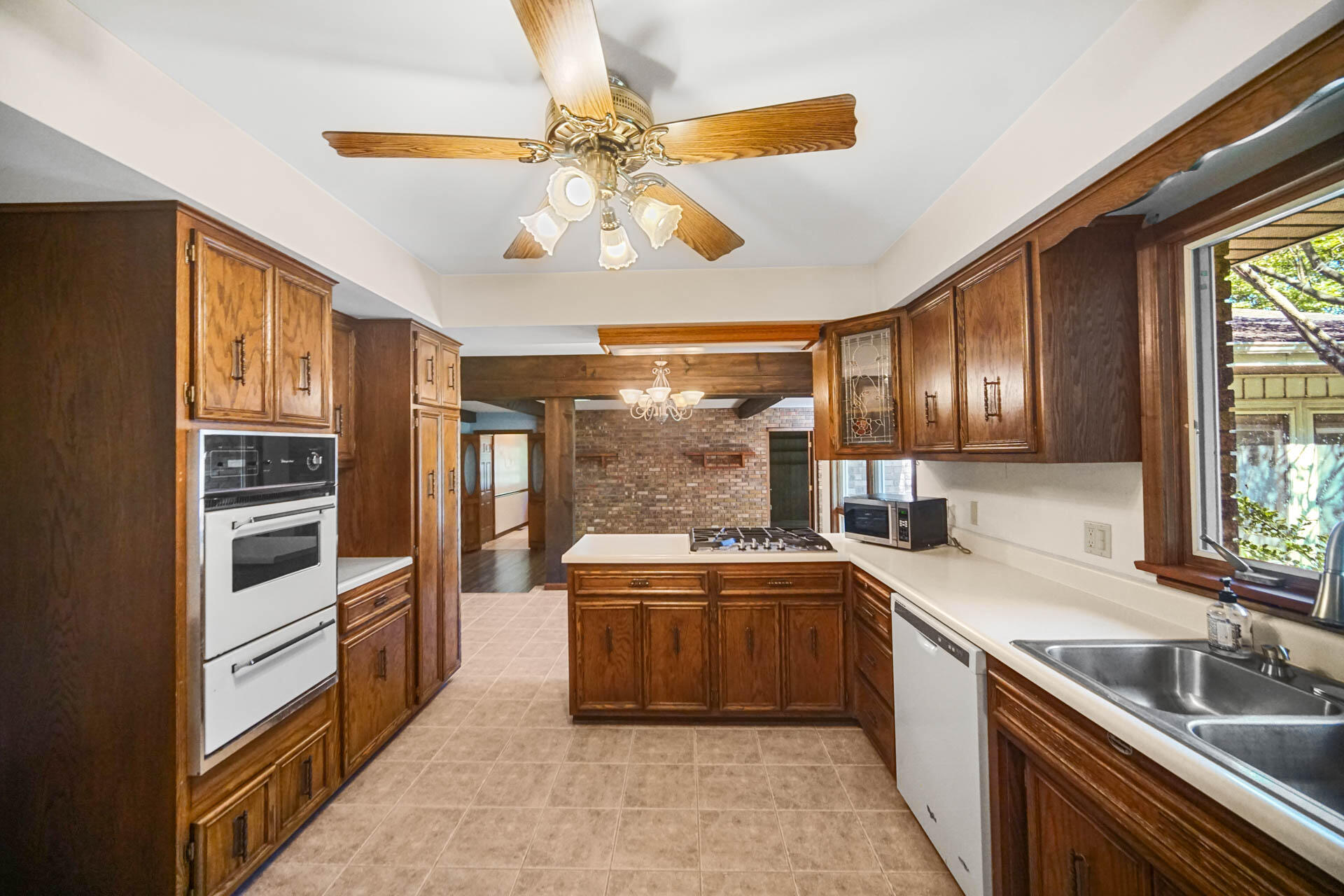 392 East Burdick Road Chesterton, IN 46304 - Photo 4 of 40 1920x1280