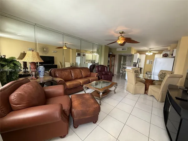 $3,000 | 100 Lincoln Road, Unit 422, Miami Beach, FL 33139