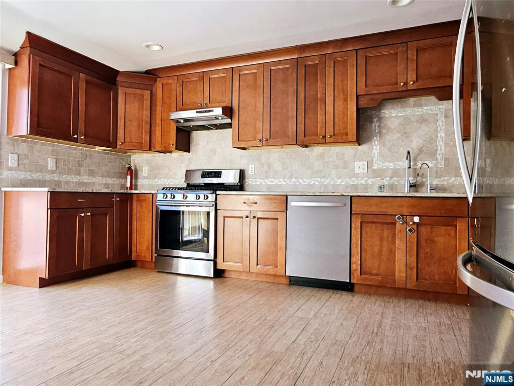 32 6th Street Cresskill, NJ 07626 - Photo 6 of 23