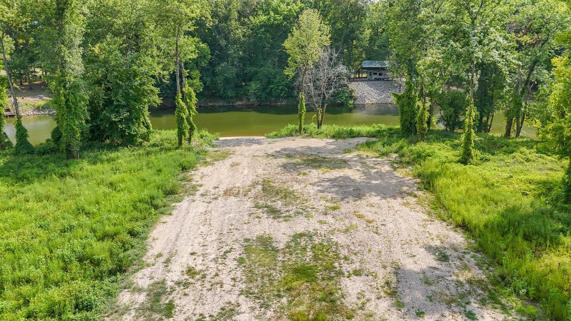 124 Launch Ramp Cove Savannah, TN 38372 - Photo 31 of 33 a view of a backyard