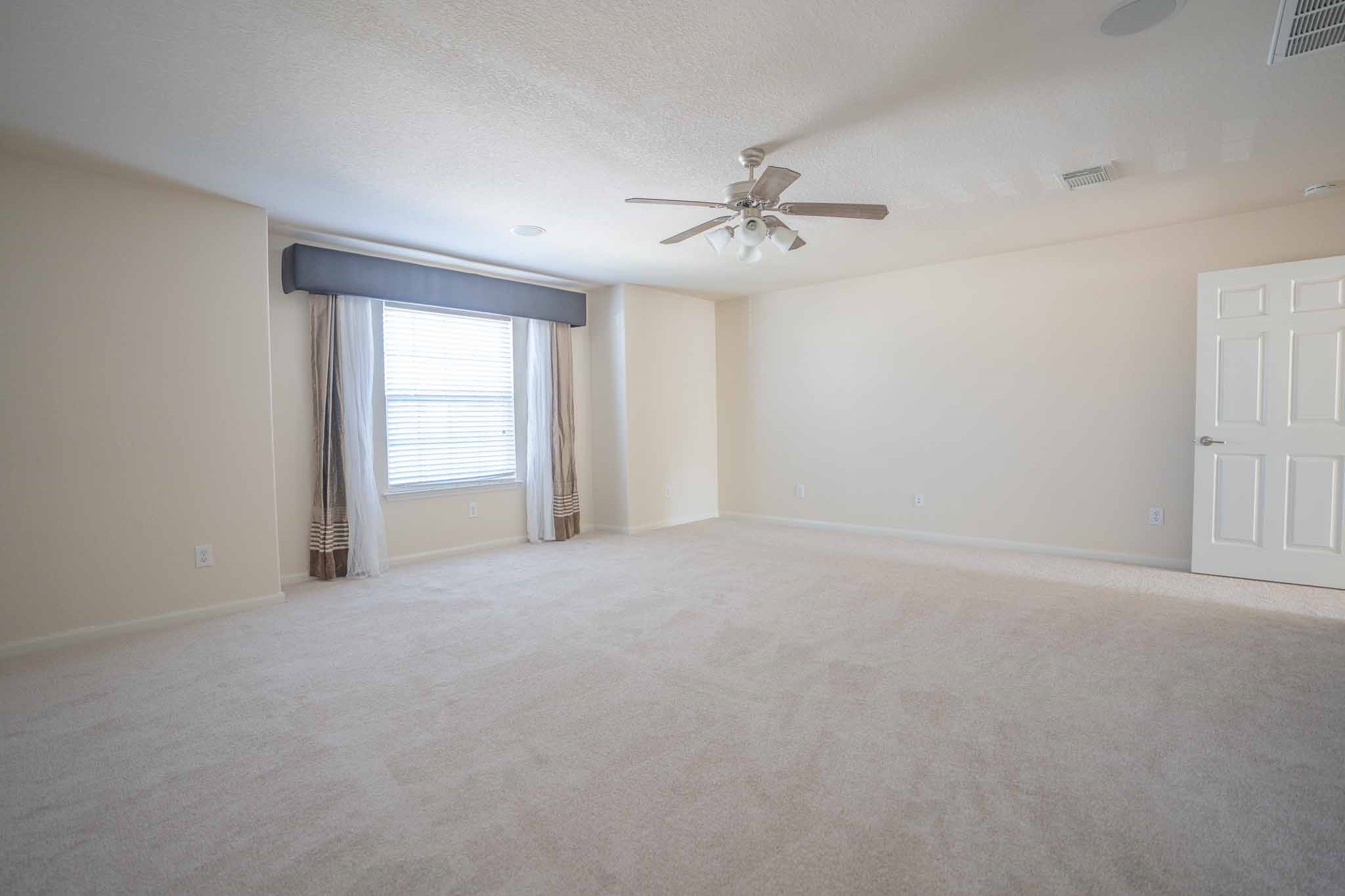 6403 Lost Timber Lane Houston, TX 77066 - Photo 19 of 34 a view of an empty room with a window
