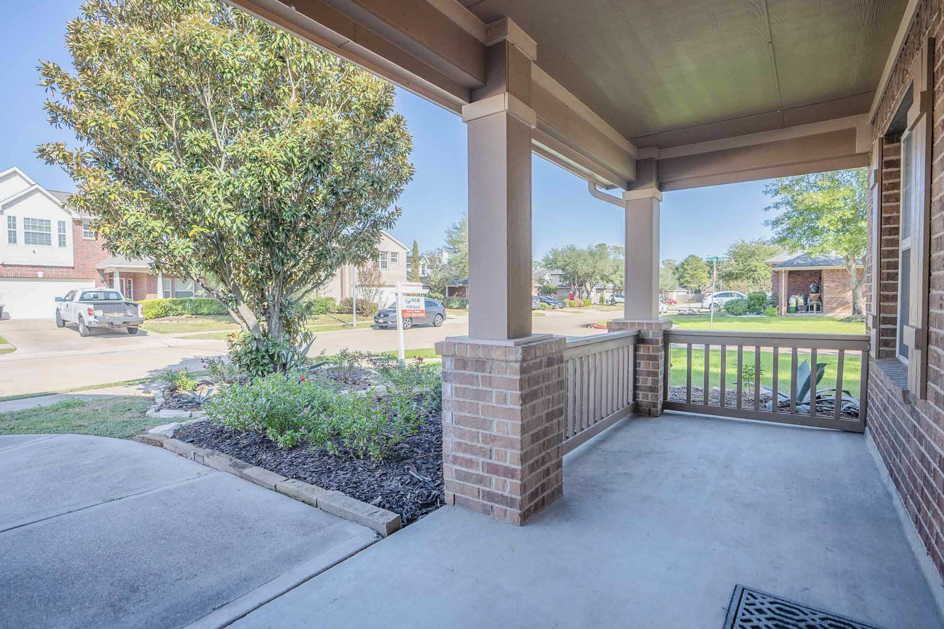 6403 Lost Timber Lane Houston, TX 77066 - Photo 4 of 34 a view of a garden with balcony
