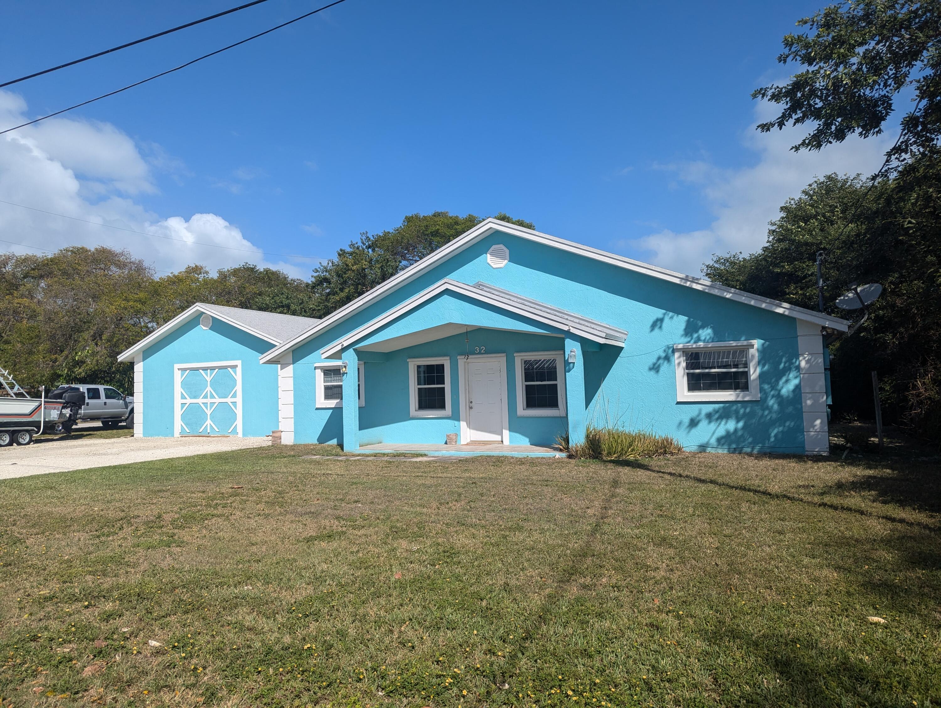 32 Bonefish Avenue Key Largo, FL 33037 - Photo 2 of 11 PXL_20250213_155054385.MP (1)