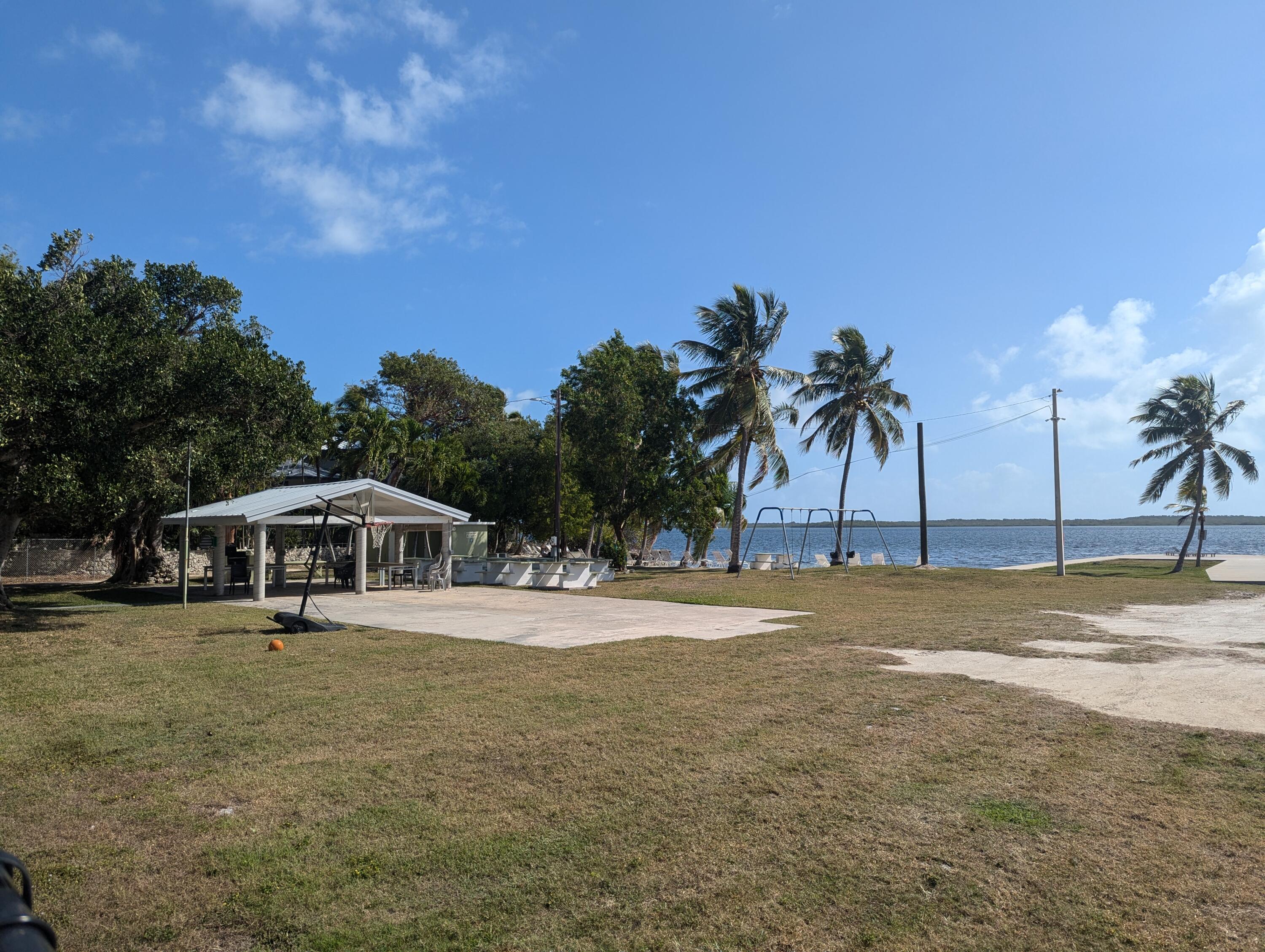 32 Bonefish Avenue Key Largo, FL 33037 - Photo 7 of 11 PXL_20250213_154554936.MP