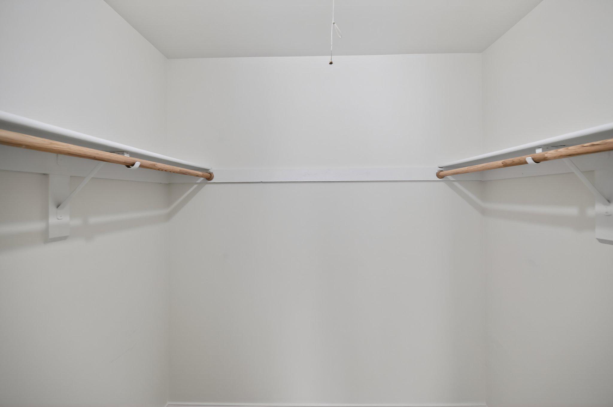 2434 Southgate Square Reston, VA 20191 - Photo 15 of 24 Spacious, Master closet for organization. 2nd lvl