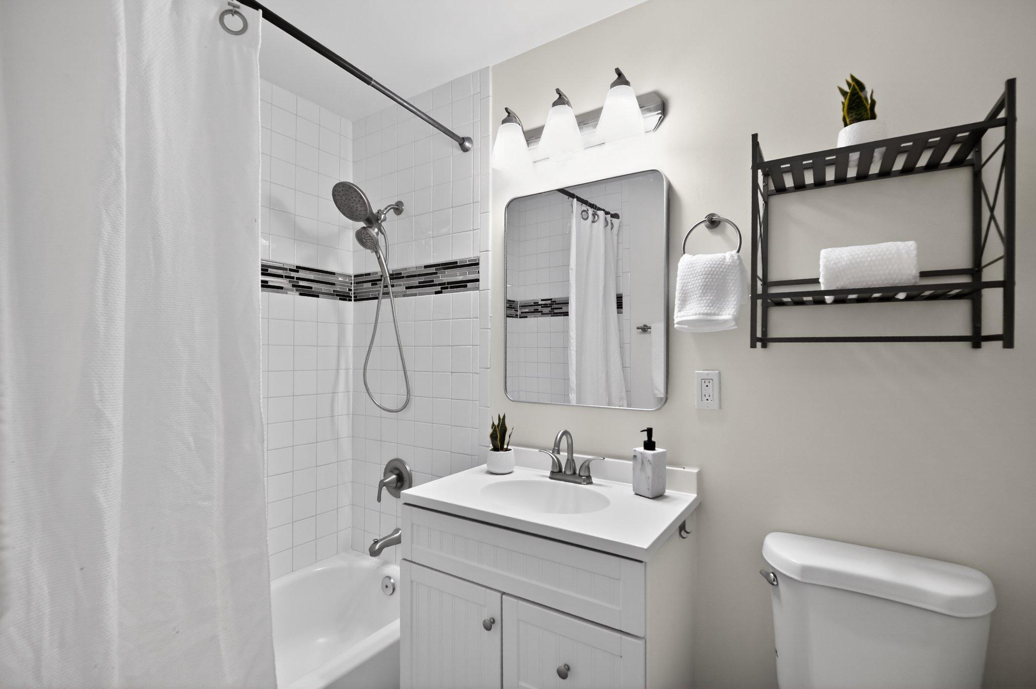 2434 Southgate Square Reston, VA 20191 - Photo 18 of 24 Modern bathroom with sleek design. 2nd lvl