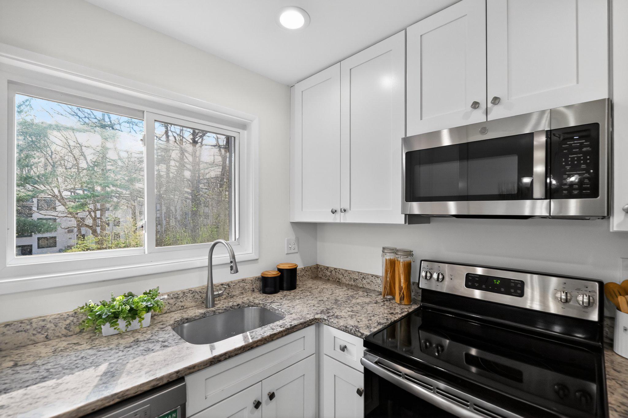 2434 Southgate Square Reston, VA 20191 - Photo 8 of 24 Bright and modern kitchen oasis. Main Lvl