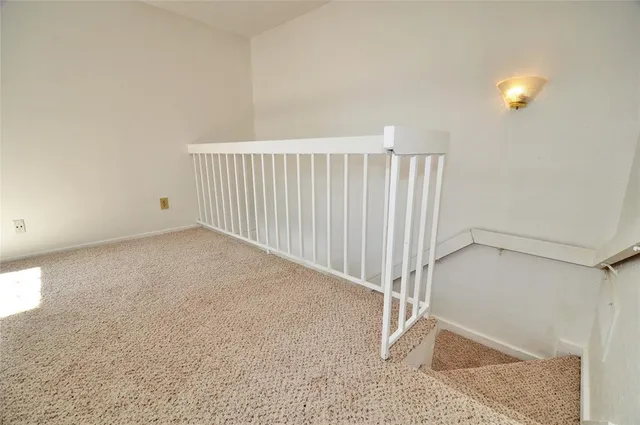 a view of empty room with window