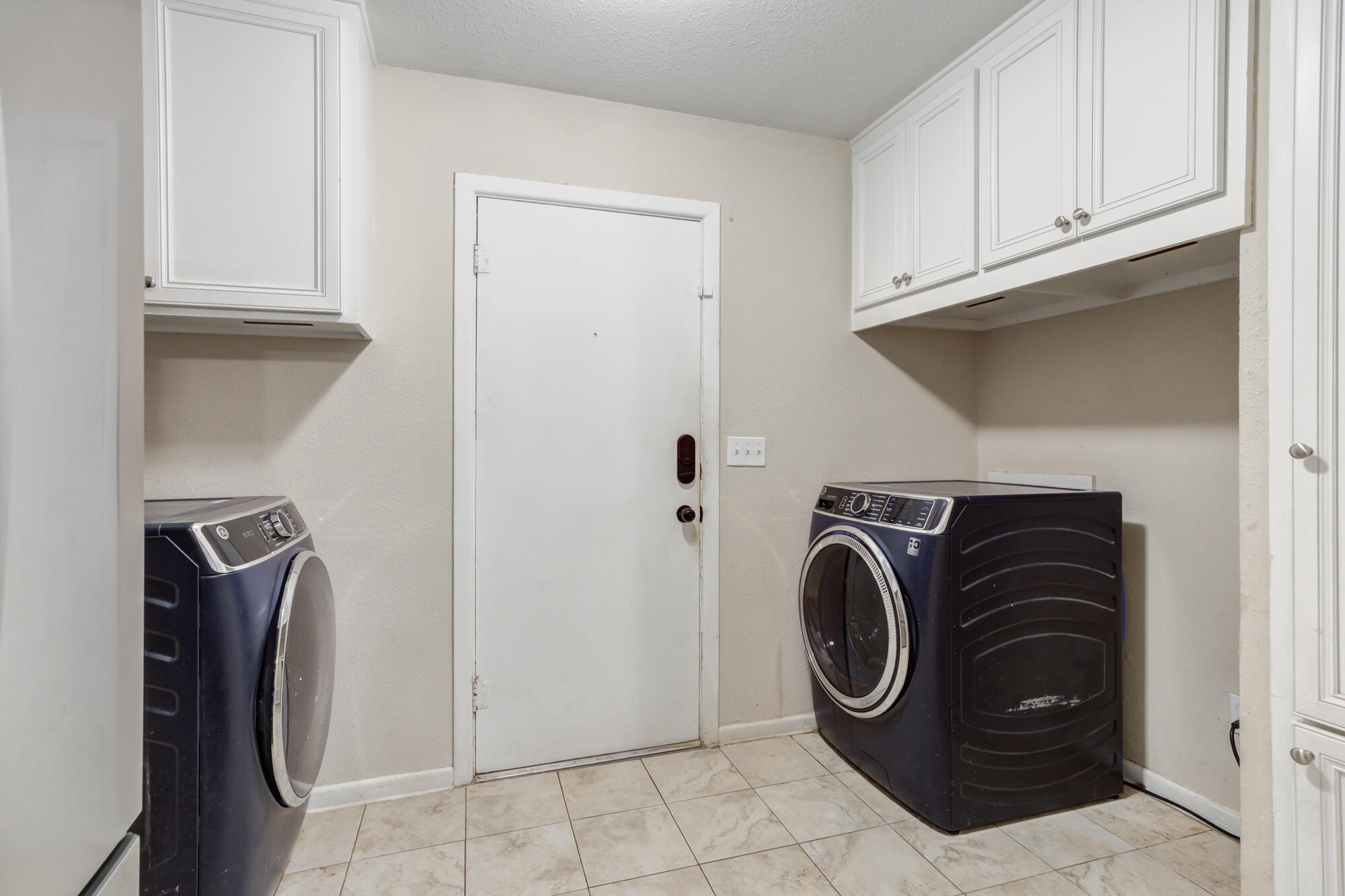 403 East 19th Street Littlefield, TX 79339 - Photo 32 of 34 a utility room with dryer and washer