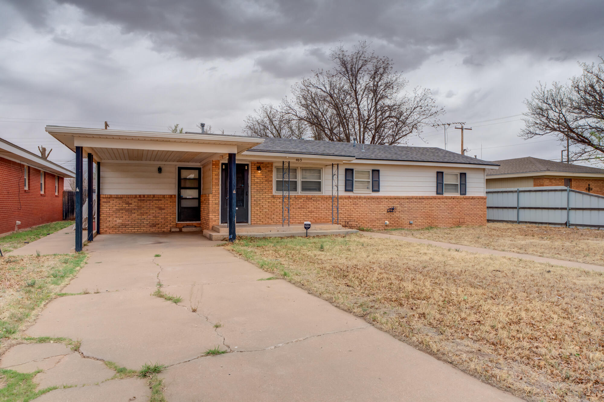 403 East 19th Street Littlefield, TX 79339 - Photo 7 of 34 front view of a house with a yard