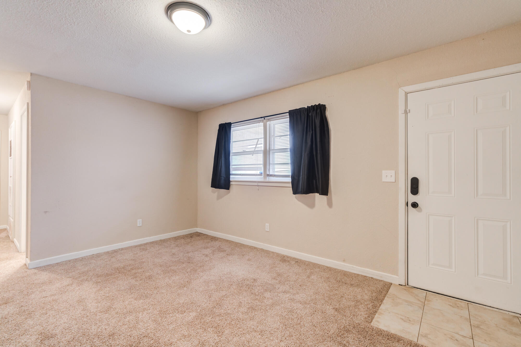 403 East 19th Street Littlefield, TX 79339 - Photo 10 of 34 an empty room with windows