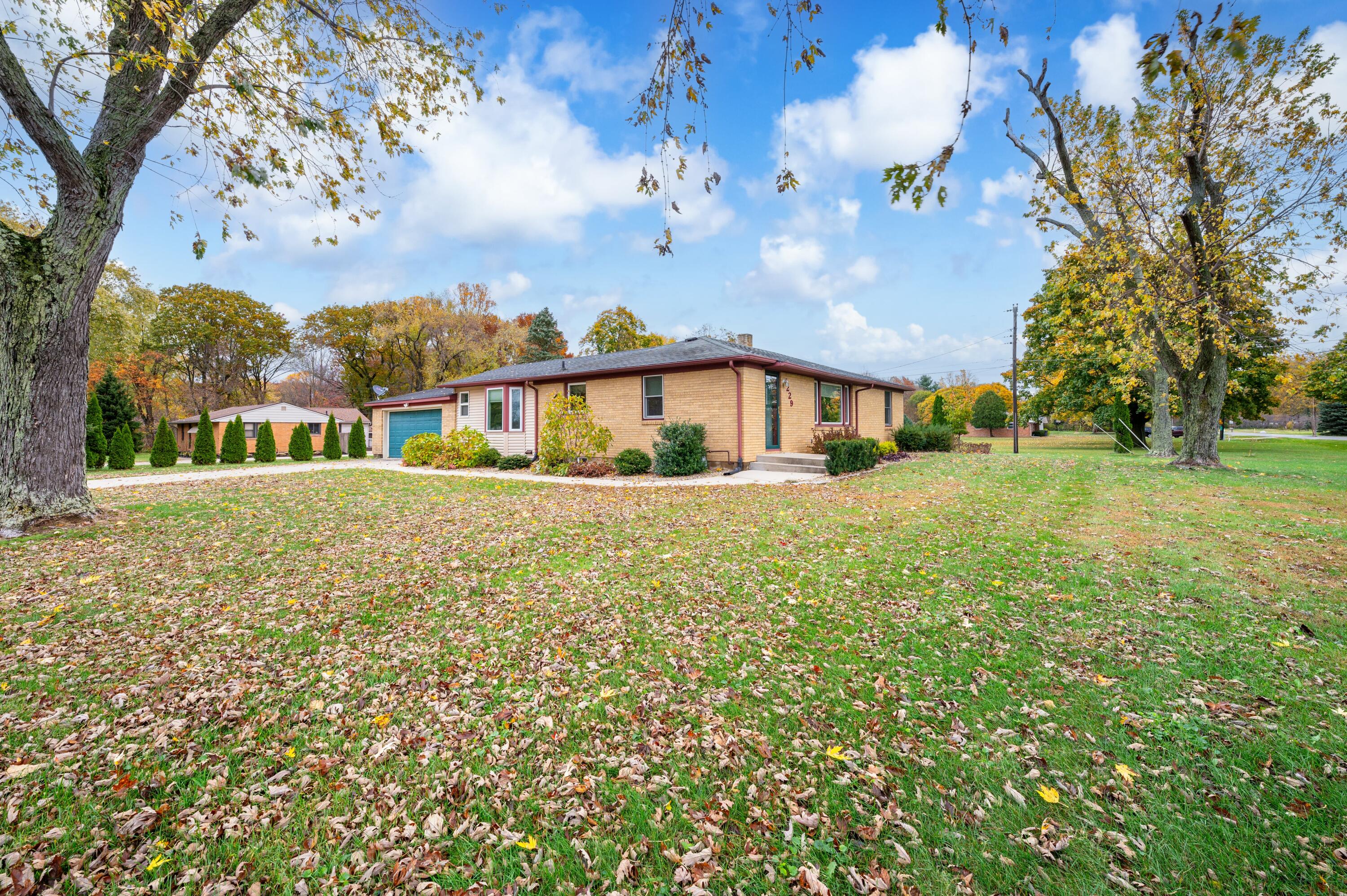 1229 Miners Road St. Joseph, MI 49085 - Photo 3 of 27 03-Edit (3)