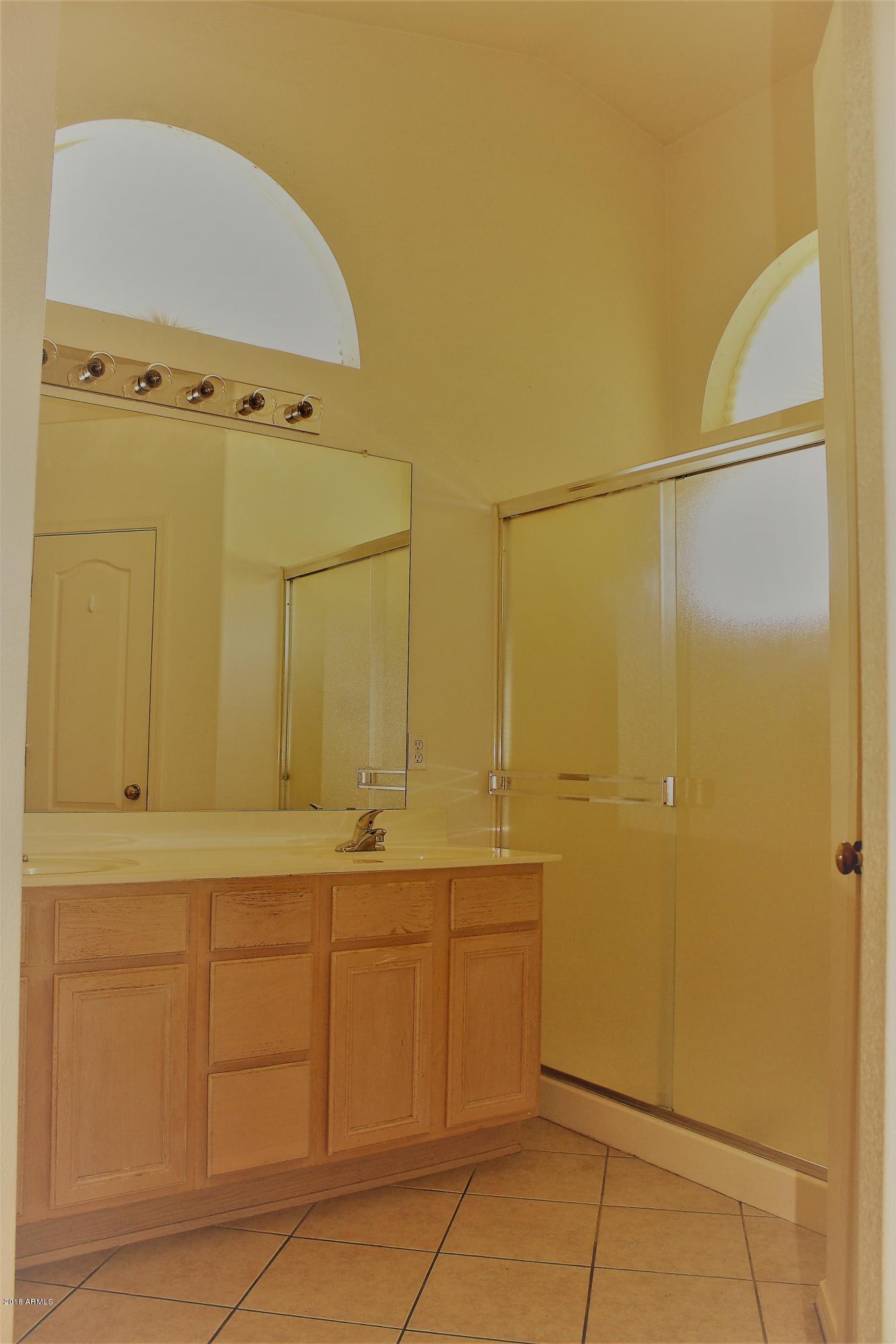 4320 East Rowel Road Phoenix, AZ 85050 - Photo 12 of 15 4320 E Rowel Rd (26)