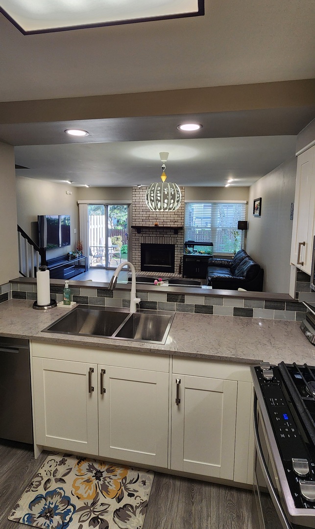 1285 Coldspring Road Carol Stream, IL 60188 - Photo 6 of 36 Gallery Image 6
