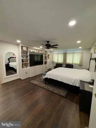a view of an empty room with wooden floor and cabinet