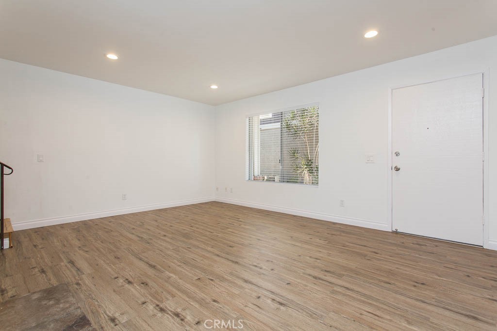 527 Spring Road, Unit 19 Moorpark, CA 93021 - Photo 12 of 35