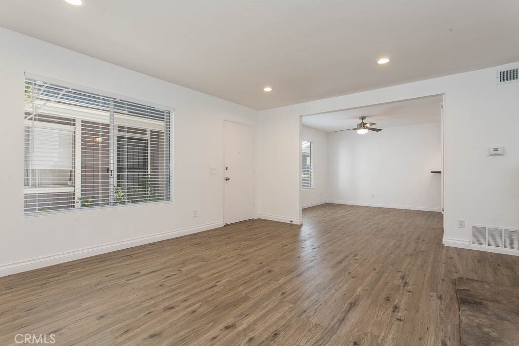 527 Spring Road, Unit 19 Moorpark, CA 93021 - Photo 15 of 35